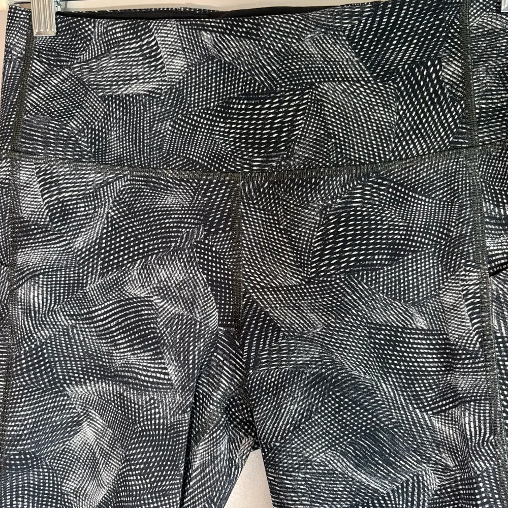 Lululemon Wunder Under Crop 8 Full On Luxtreme Black White Camo Yoga Pant - Picture 6 of 13